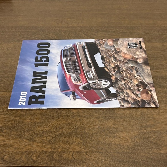 2010 DODGE RAM 1500 PICKUP TRUCK DEALERSHIP SALES BROCHURE BOOKLET - Picture 2 of 4